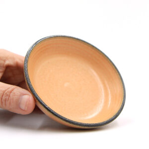 Dark Rim B1 lille flad skål - PEACH